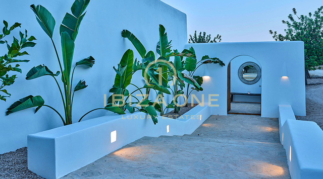 Bezaubernde luxuriöse Blakstad-Villa nah an dem charmanten Dorf Santa Gertrudis zu verkaufen, Ibiza – Südausgerichtet mit weitem Blick zum Meer, Formentera und D´alt Vila