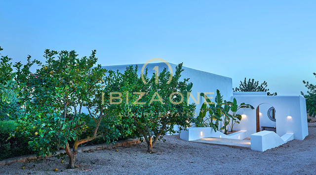 Betoverende luxe Blakstad villa in het charmante dorpje Santa Gertrudis te koop - Dichtbij de beroemde Morna International School, Ibiza