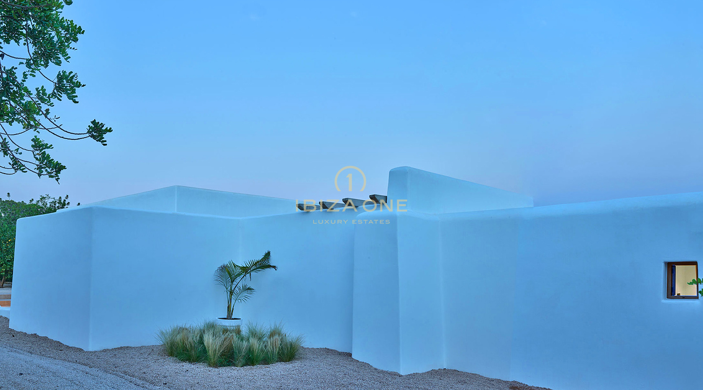 Betoverende luxe Blakstad villa in het charmante dorpje Santa Gertrudis te koop - Dichtbij de beroemde Morna International School, Ibiza