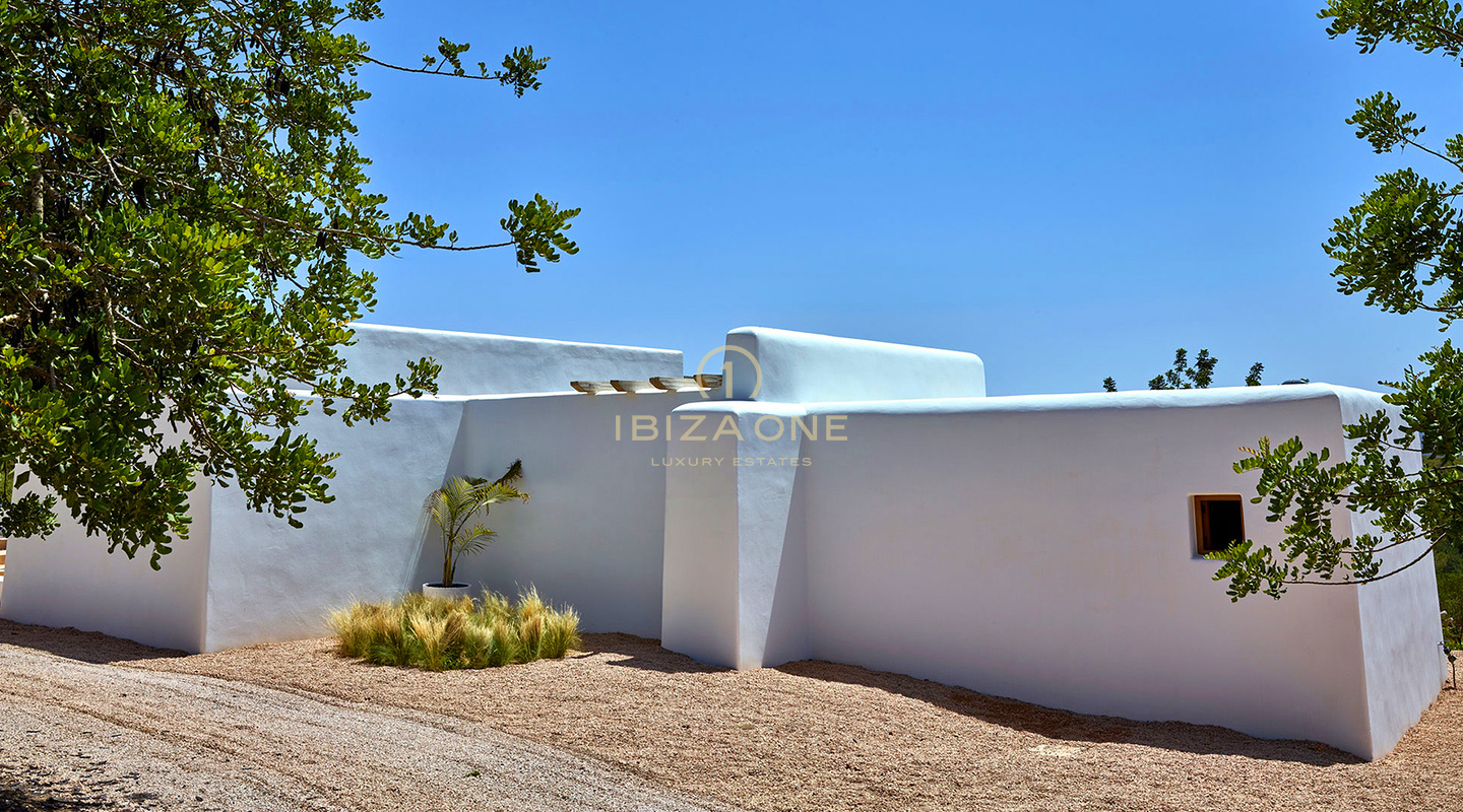 Enchanting luxurious Blakstad villa in the charming village of Santa Gertrudis for sale - Close to the renowned Morna International School, Ibiza