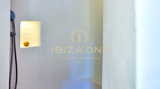 Bezaubernde luxuriöse Blakstad-Villa nah an dem charmanten Dorf Santa Gertrudis zu verkaufen, Ibiza – Südausgerichtet mit weitem Blick zum Meer, Formentera und D´alt Vila