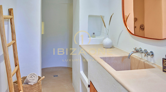 Incantevole villa di lusso a Blakstad nel grazioso villaggio di Santa Gertrudis in vendita - Vicino alla rinomata scuola internazionale Morna, Ibiza
