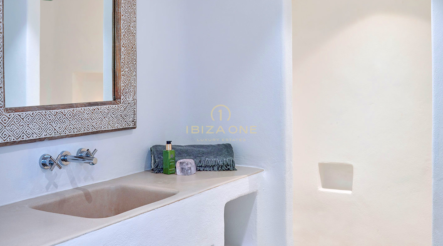 Charmante villa luxueuse à vendre à Blakstad dans le charmant village de Santa Gertrudis - À proximité de la célèbre école internationale Morna, Ibiza