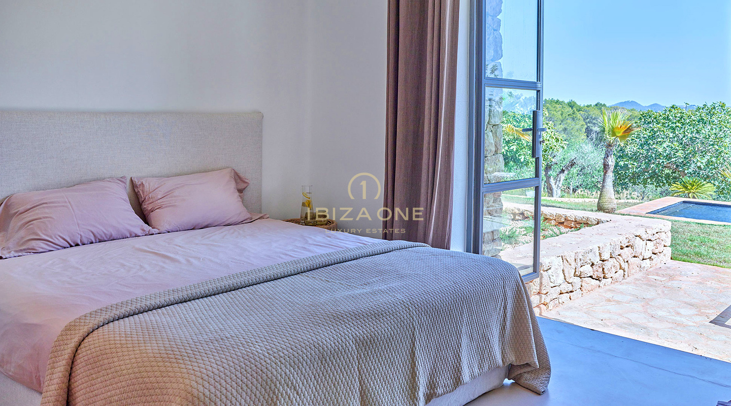 Betoverende luxe Blakstad villa in het charmante dorpje Santa Gertrudis te koop - Dichtbij de beroemde Morna International School, Ibiza