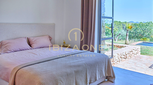 Incantevole villa di lusso a Blakstad nel grazioso villaggio di Santa Gertrudis in vendita - Vicino alla rinomata scuola internazionale Morna, Ibiza