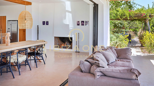 Encantadora villa de lujo en Blakstad en el encantador pueblo de Santa Gertrudis en venta - Cerca de la reconocida escuela internacional Morna, Ibiza