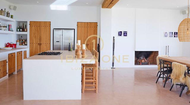 Bezaubernde luxuriöse Blakstad-Villa nah an dem charmanten Dorf Santa Gertrudis zu verkaufen, Ibiza – Südausgerichtet mit weitem Blick zum Meer, Formentera und D´alt Vila