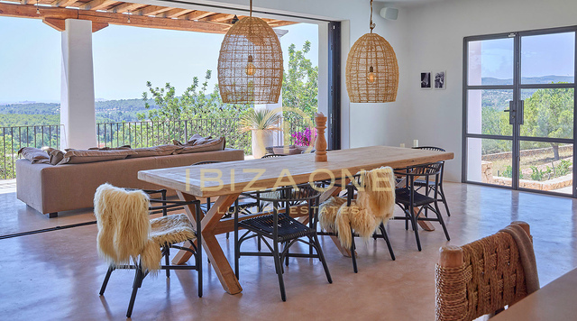 Betoverende luxe Blakstad villa in het charmante dorpje Santa Gertrudis te koop - Dichtbij de beroemde Morna International School, Ibiza