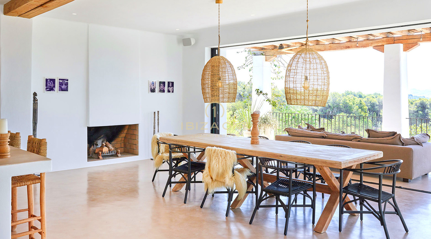 Charmante villa luxueuse à vendre à Blakstad dans le charmant village de Santa Gertrudis - À proximité de la célèbre école internationale Morna, Ibiza