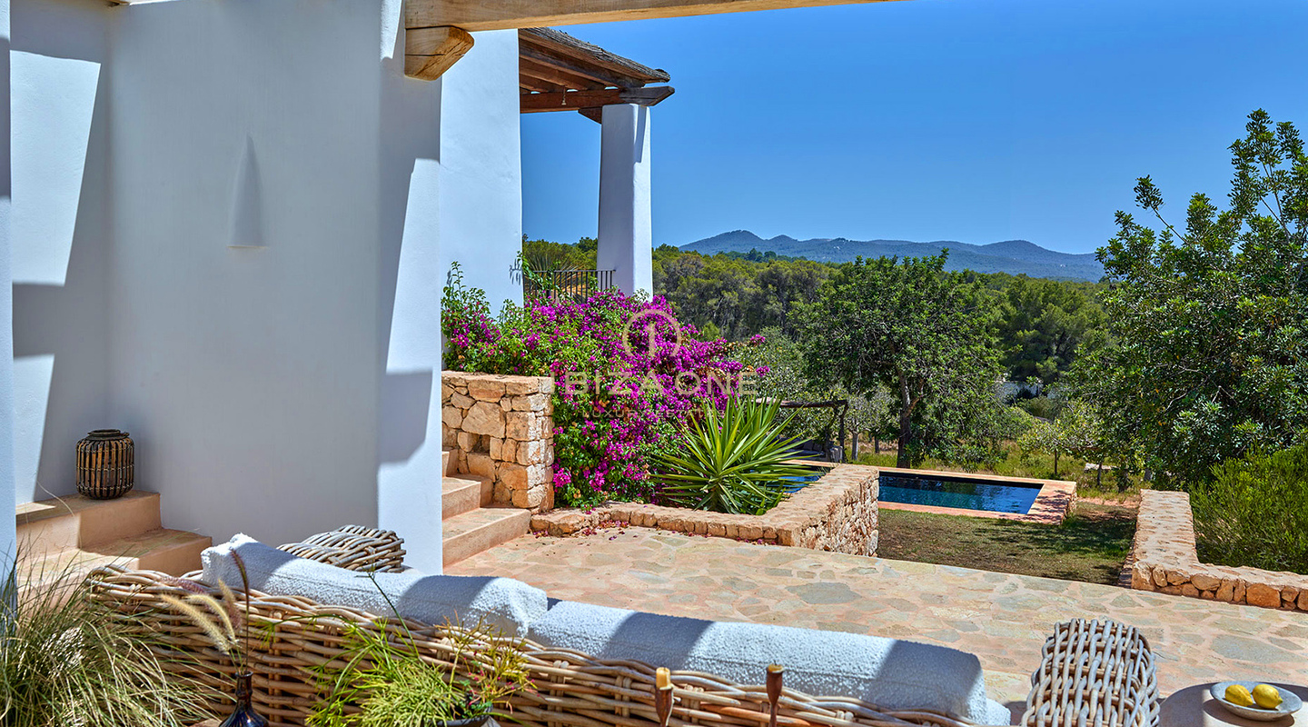 Enchanting luxurious Blakstad villa in the charming village of Santa Gertrudis for sale - Close to the renowned Morna International School, Ibiza