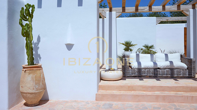 Betoverende luxe Blakstad villa in het charmante dorpje Santa Gertrudis te koop - Dichtbij de beroemde Morna International School, Ibiza