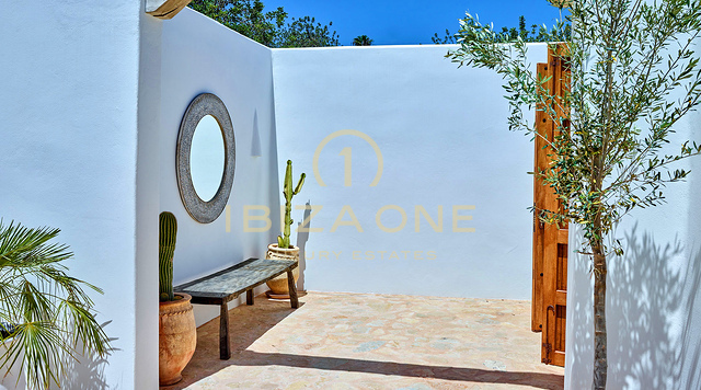 Incantevole villa di lusso a Blakstad nel grazioso villaggio di Santa Gertrudis in vendita - Vicino alla rinomata scuola internazionale Morna, Ibiza
