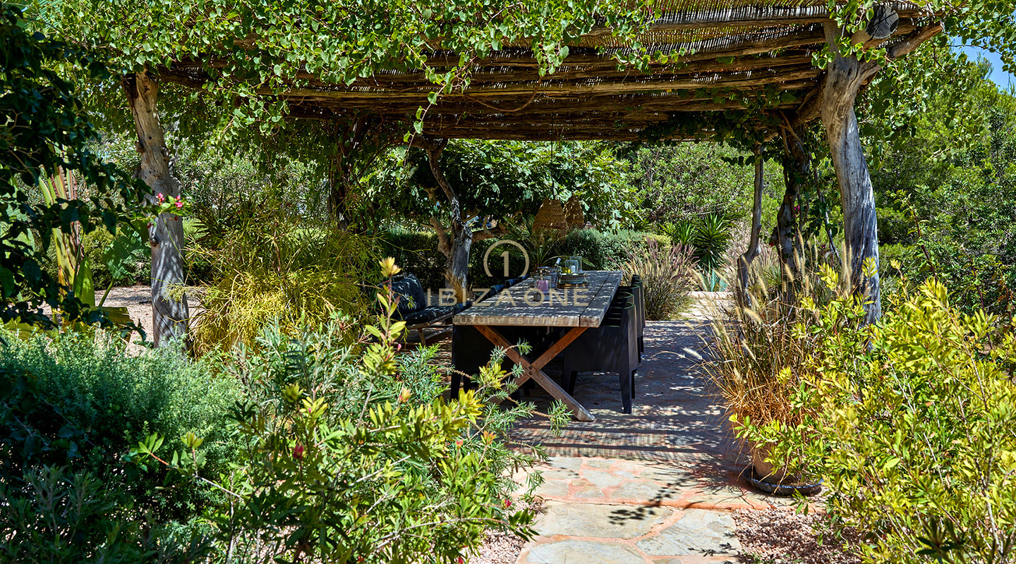 Betoverende luxe Blakstad villa in het charmante dorpje Santa Gertrudis te koop - Dichtbij de beroemde Morna International School, Ibiza