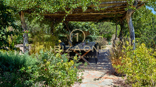 Betoverende luxe Blakstad villa in het charmante dorpje Santa Gertrudis te koop - Dichtbij de beroemde Morna International School, Ibiza