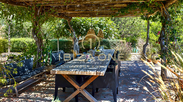 Betoverende luxe Blakstad villa in het charmante dorpje Santa Gertrudis te koop - Dichtbij de beroemde Morna International School, Ibiza