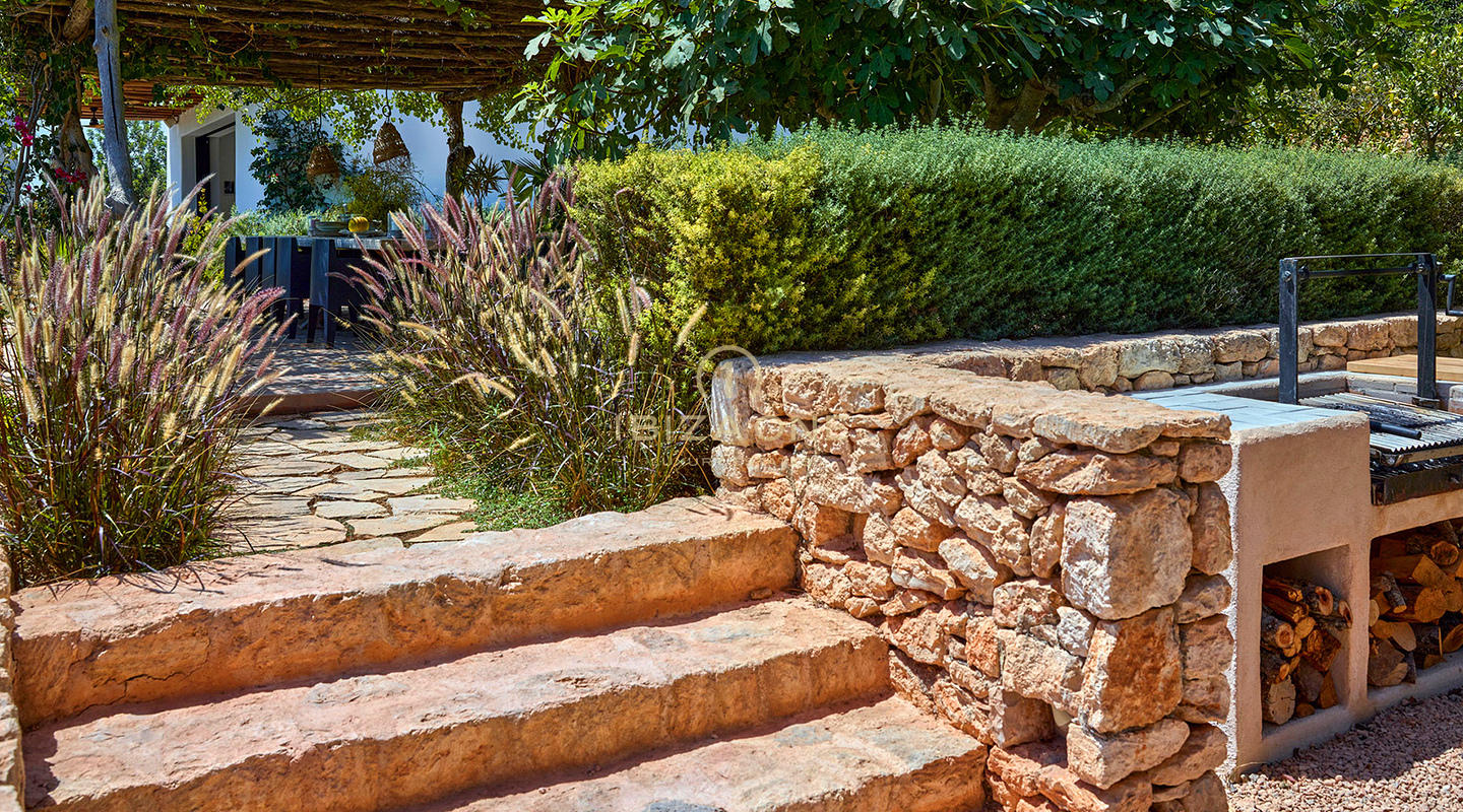 Betoverende luxe Blakstad villa in het charmante dorpje Santa Gertrudis te koop - Dichtbij de beroemde Morna International School, Ibiza