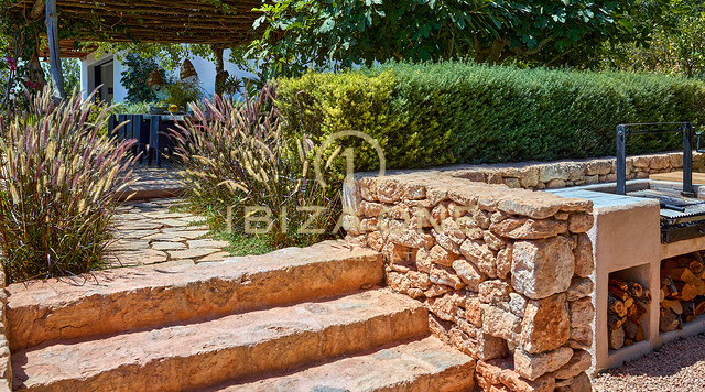 Charmante villa luxueuse à vendre à Blakstad dans le charmant village de Santa Gertrudis - À proximité de la célèbre école internationale Morna, Ibiza