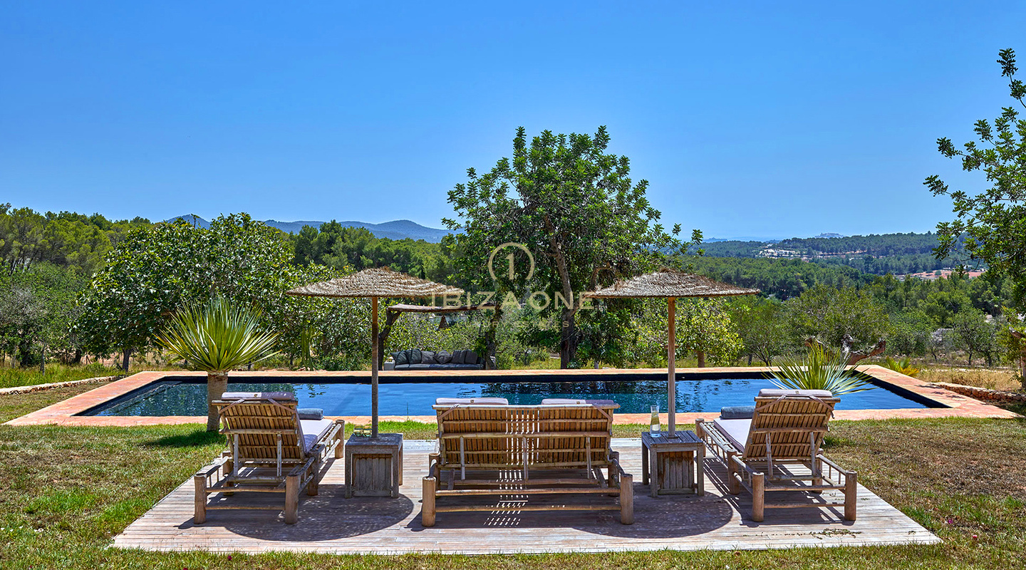 Betoverende luxe Blakstad villa in het charmante dorpje Santa Gertrudis te koop - Dichtbij de beroemde Morna International School, Ibiza