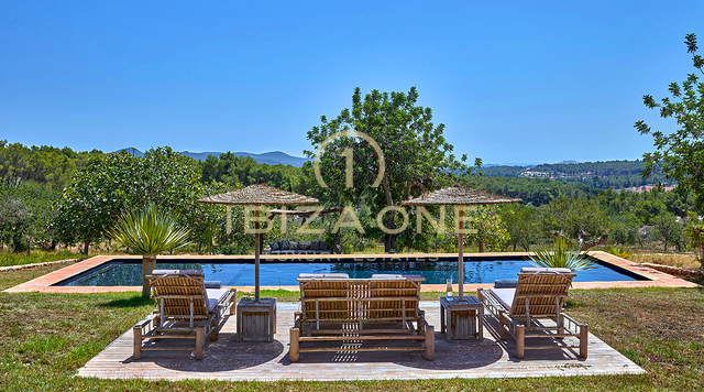 Encantadora villa de lujo en Blakstad en el encantador pueblo de Santa Gertrudis en venta - Cerca de la reconocida escuela internacional Morna, Ibiza