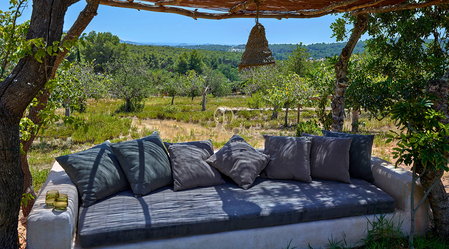 Betoverende luxe Blakstad villa in het charmante dorpje Santa Gertrudis te koop - Dichtbij de beroemde Morna International School, Ibiza