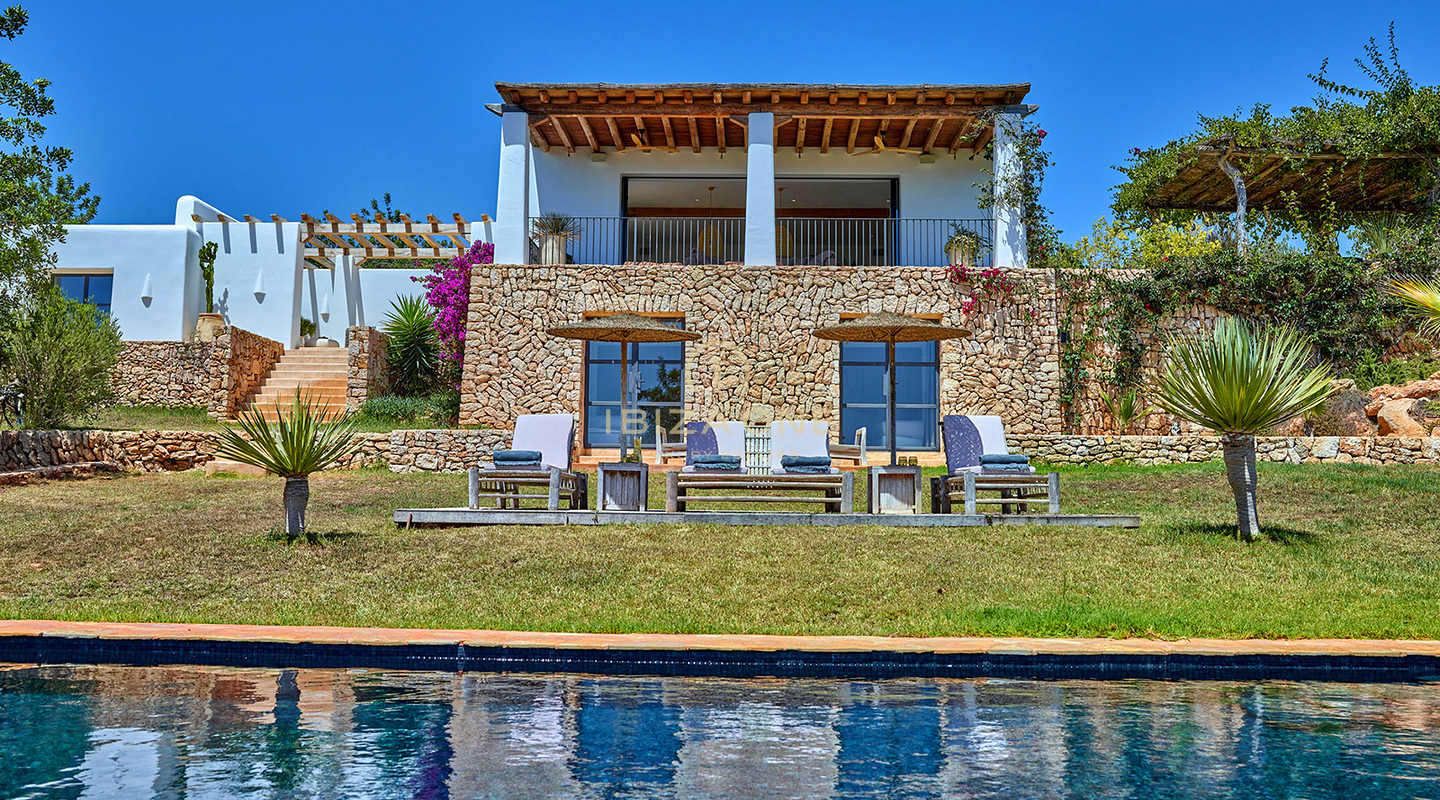 Betoverende luxe Blakstad villa in het charmante dorpje Santa Gertrudis te koop - Dichtbij de beroemde Morna International School, Ibiza