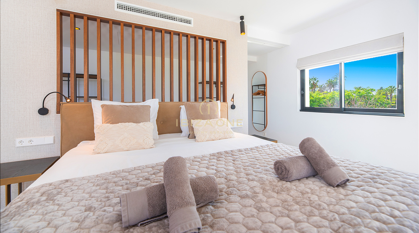 Elegante villa di lusso con vista mozzafiato e stile di vita esclusivo mediterraneo, con licenza di affitto, in vendita a Can Ramon, Ibiza.