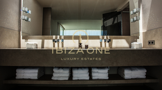 El futuro del diseño: Adquiera la legendaria casa de lujo Icon en una comunidad cerrada en venta en Ibiza