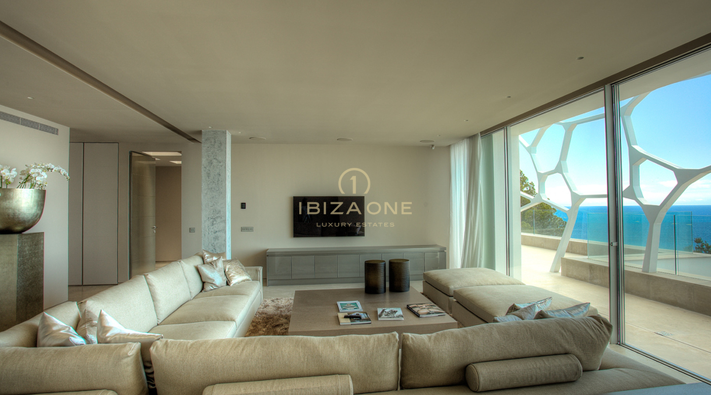 De toekomst van design: word eigenaar van een legendarisch luxe huis in een beveiligde woonwijk te koop op Ibiza