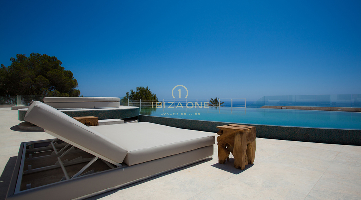 El futuro del diseño: Adquiera la legendaria casa de lujo Icon en una comunidad cerrada en venta en Ibiza