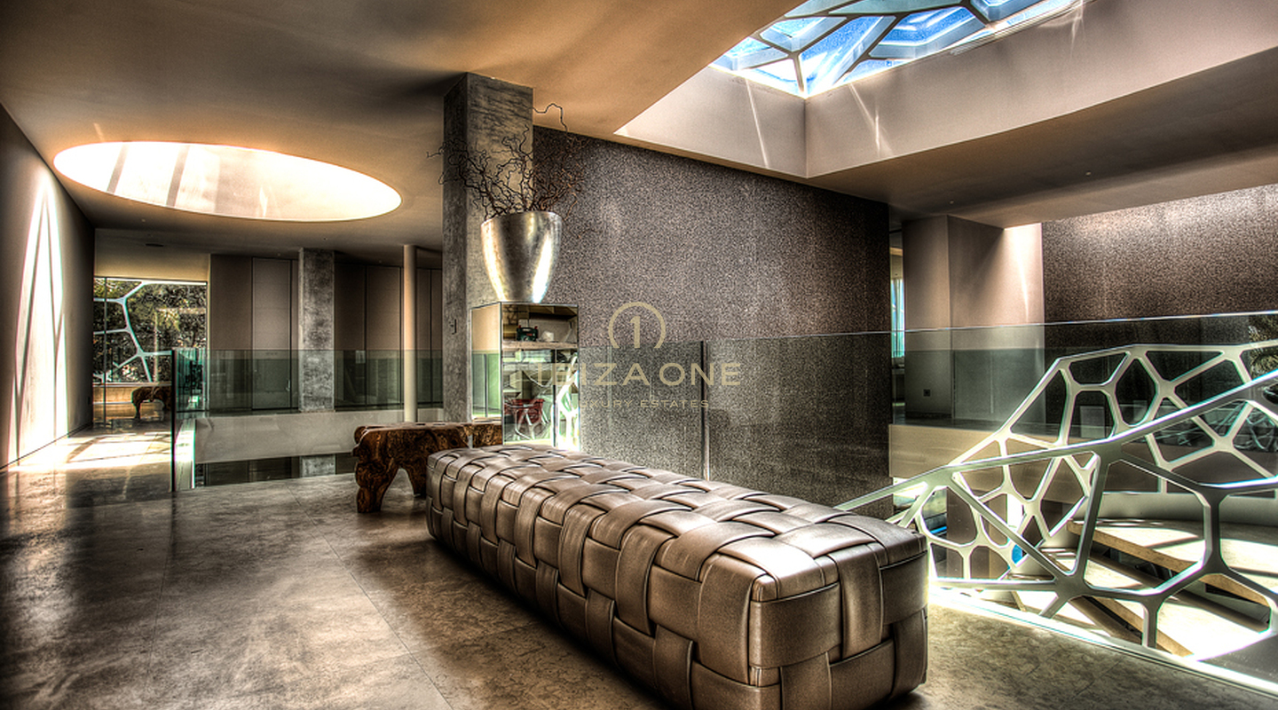 De toekomst van design: word eigenaar van een legendarisch luxe huis in een beveiligde woonwijk te koop op Ibiza