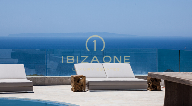 De toekomst van design: word eigenaar van een legendarisch luxe huis in een beveiligde woonwijk te koop op Ibiza