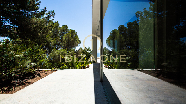 El futuro del diseño: Adquiera la legendaria casa de lujo Icon en una comunidad cerrada en venta en Ibiza