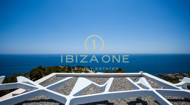 El futuro del diseño: Adquiera la legendaria casa de lujo Icon en una comunidad cerrada en venta en Ibiza