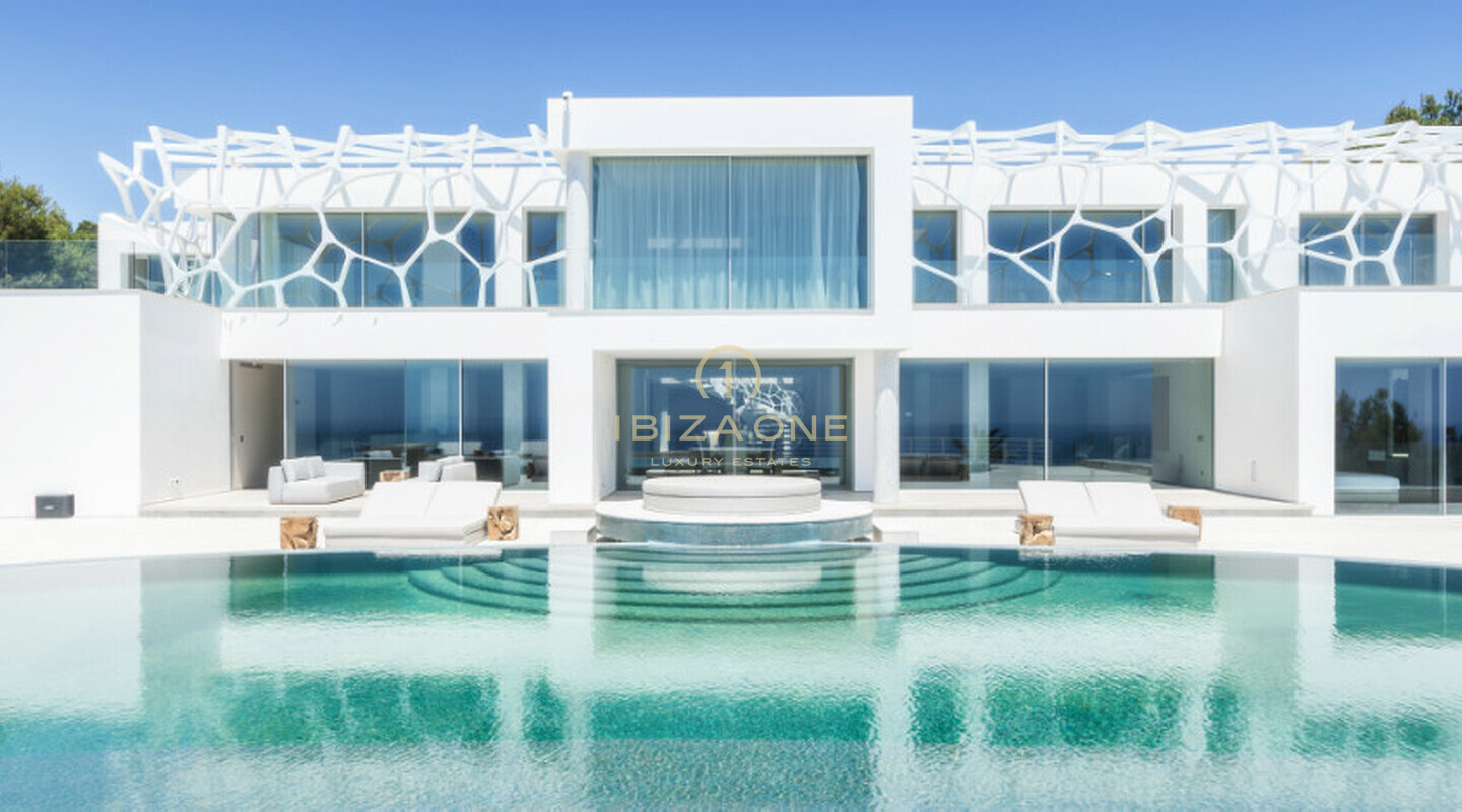 El futuro del diseño: Adquiera la legendaria casa de lujo Icon en una comunidad cerrada en venta en Ibiza