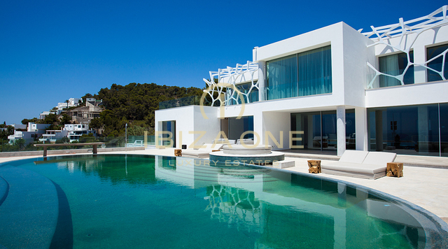 Die Zukunft des Designs: Besitzen Sie das legendäre Luxushaus in einer Gated Community zum Verkauf auf Ibiza
