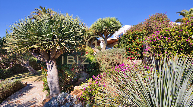 Une superbe villa méditerranéenne de luxe à Can Furnet avec vue sur Dalt Vila et vue sur la mer à vendre, Ibiza - Une superbe villa méditerranéenne de luxe à Can Furnet avec vue sur Dalt Vila et vue sur la mer à louer, Ibiza