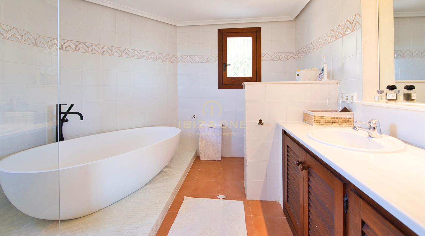 Una splendida villa di lusso in stile mediterraneo a Can Furnet con vista su Dalt Vila e vista mare in vendita, Ibiza - Una splendida villa di lusso in stile mediterraneo a Can Furnet con vista su Dalt Vila e vista mare in affitto, Ibiza