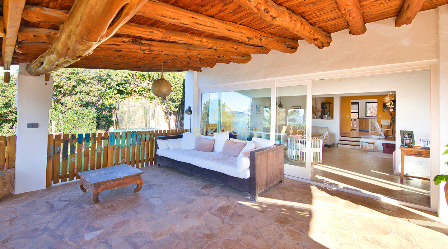 Une superbe villa méditerranéenne de luxe à Can Furnet avec vue sur Dalt Vila et vue sur la mer à vendre, Ibiza - Une superbe villa méditerranéenne de luxe à Can Furnet avec vue sur Dalt Vila et vue sur la mer à louer, Ibiza