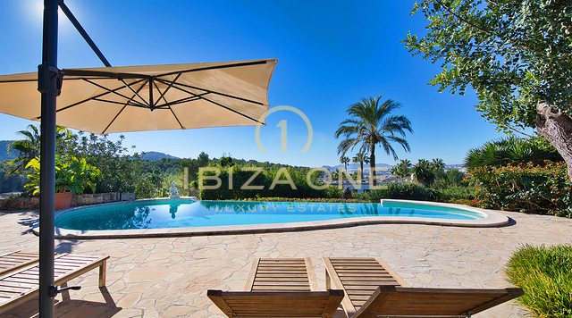 Eine atemberaubende mediterrane Luxusvilla in Can Furnet mit Blick auf Dalt Vila und das Meer zu verkaufen, Ibiza - Eine atemberaubende mediterrane Luxusvilla in Can Furnet mit Blick auf Dalt Vila und das Meer zu vermieten, Ibiza