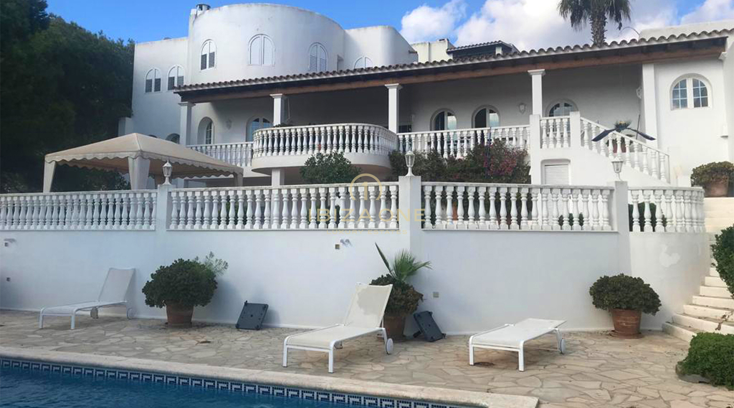 Precioso proyecto de villa de lujo con espectaculares vistas al mar, al castillo y espectaculares vistas del atardecer en venta, Ibiza