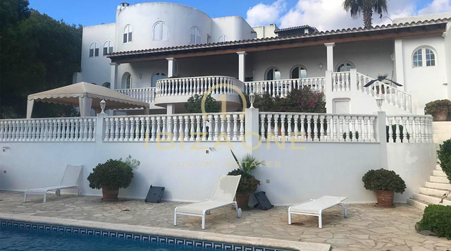 Beautiful luxury villa project with spectacular views of the sea, the castle and outstanning sunset views for sale, Ibiza