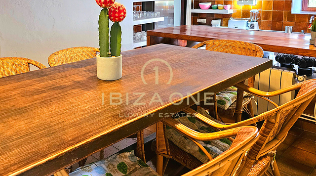 Weelderige luxe villa gelegen in een charmante oase van rust, omringd door heuvels en groene vegetatie te huur, Ibiza