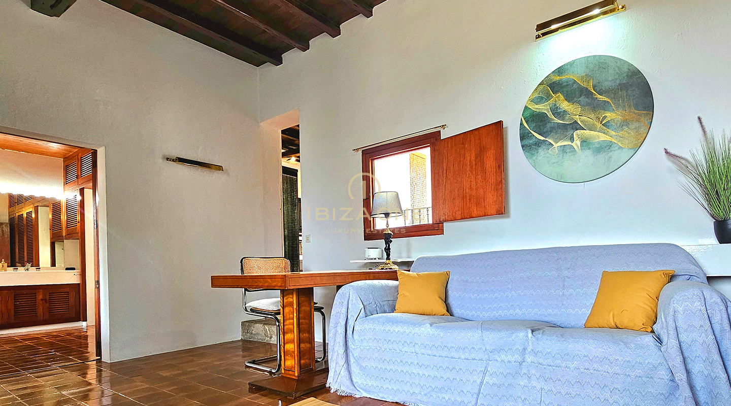 Somptueuse villa de luxe nichée dans une charmante oasis de tranquillité entourée de collines et de végétation verdoyante à louer, Ibiza