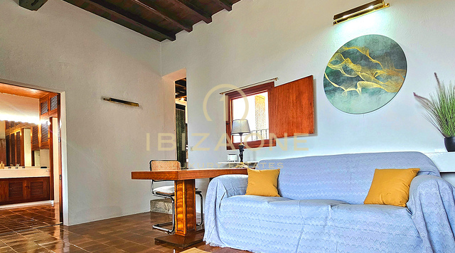 Suntuosa villa de lujo situada en un encantador oasis de tranquilidad rodeado de colinas y vegetación verde en alquiler, Ibiza