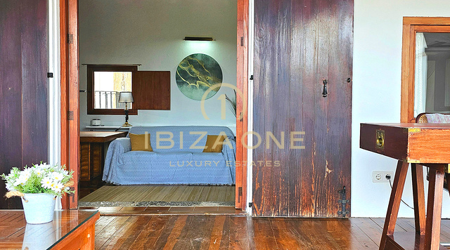 Weelderige luxe villa gelegen in een charmante oase van rust, omringd door heuvels en groene vegetatie te huur, Ibiza
