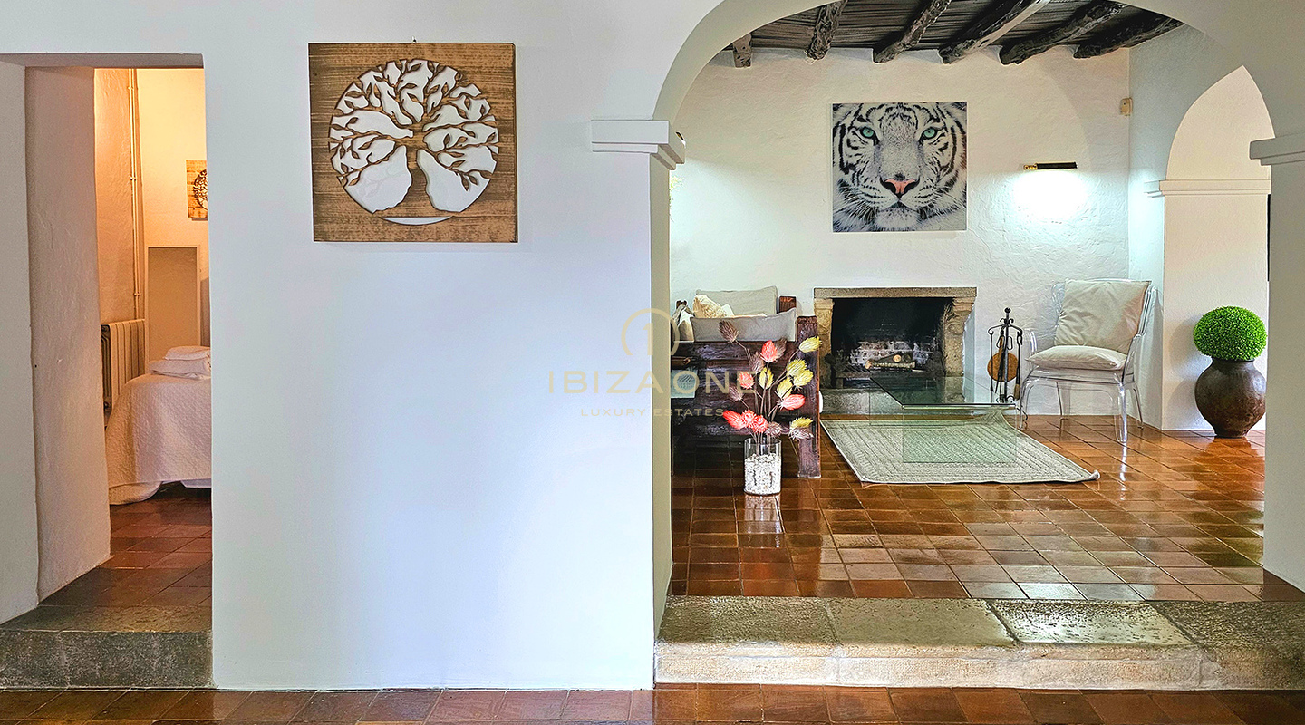 Weelderige luxe villa gelegen in een charmante oase van rust, omringd door heuvels en groene vegetatie te huur, Ibiza