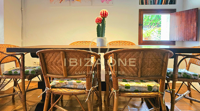 Weelderige luxe villa gelegen in een charmante oase van rust, omringd door heuvels en groene vegetatie te huur, Ibiza