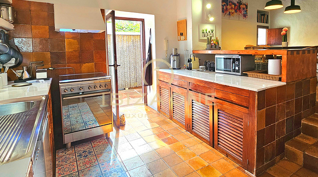 Suntuosa villa de lujo situada en un encantador oasis de tranquilidad rodeado de colinas y vegetación verde en alquiler, Ibiza
