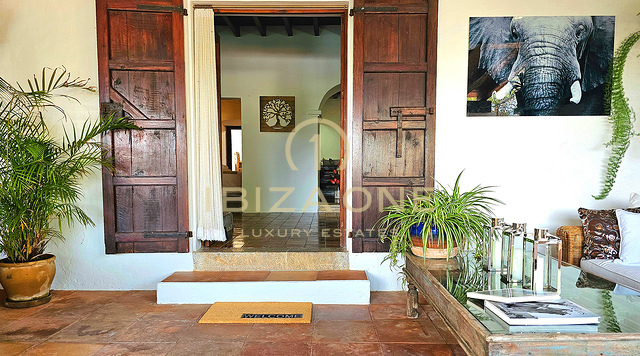 Weelderige luxe villa gelegen in een charmante oase van rust, omringd door heuvels en groene vegetatie te huur, Ibiza