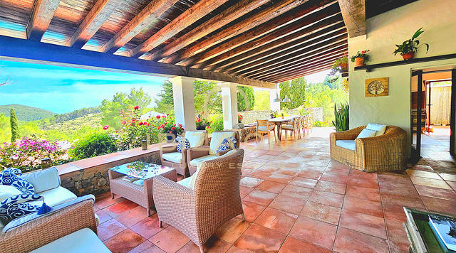 Prächtige Luxusvilla in einer bezaubernden Oase der Ruhe, umgeben von Hügeln und grüner Vegetation, zu vermieten, Ibiza